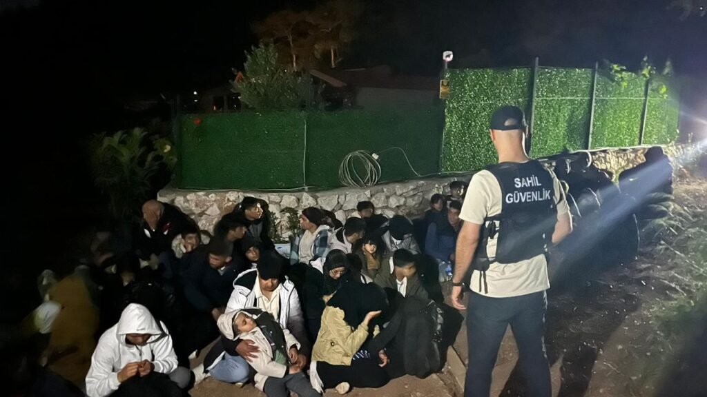 Muğla Fethiye'de yarısı çocuk 36 düzensiz göçmen yakalandı!