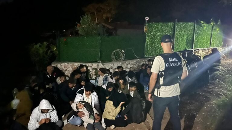 Muğla Fethiye'de yarısı çocuk 36 düzensiz göçmen yakalandı!