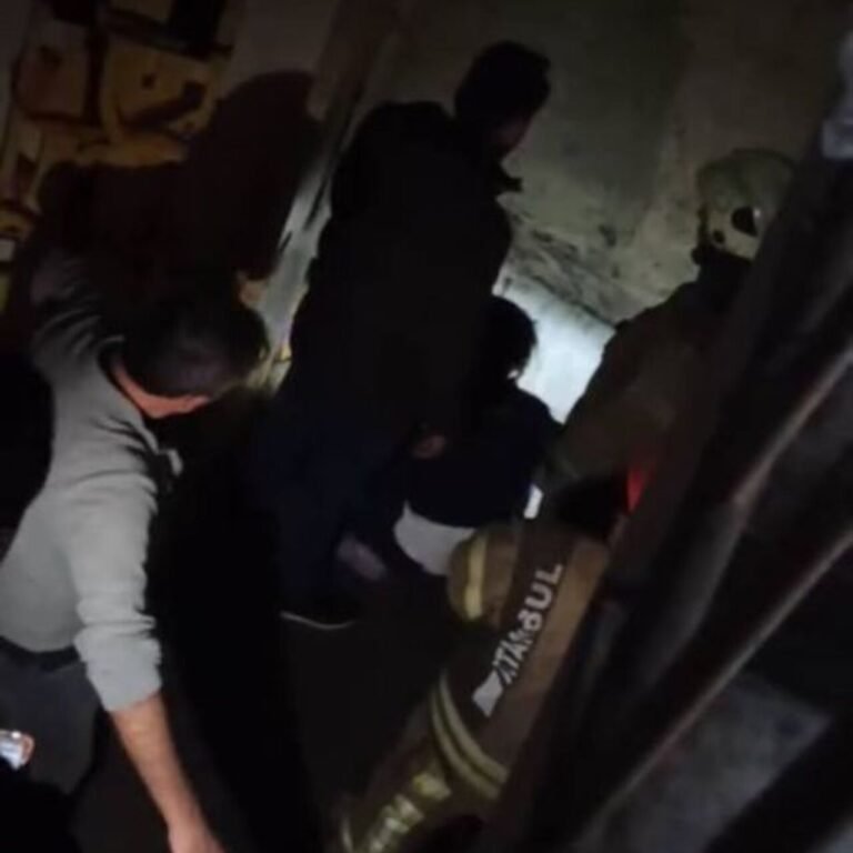 Oğlunun iş yerine gitti..