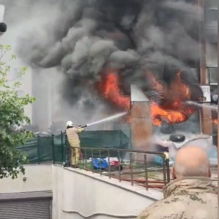 Pendik'te iş yerinde yangın!
