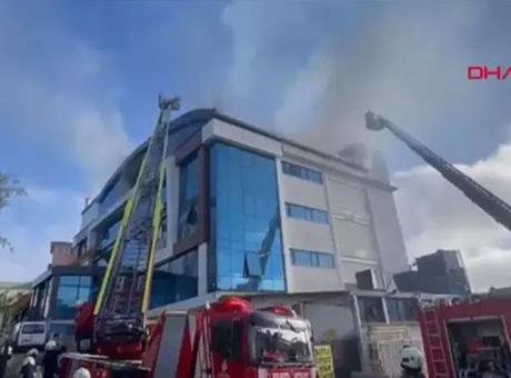 Son dakika: Esenyurt'ta tekstil fabrikası yanıyor