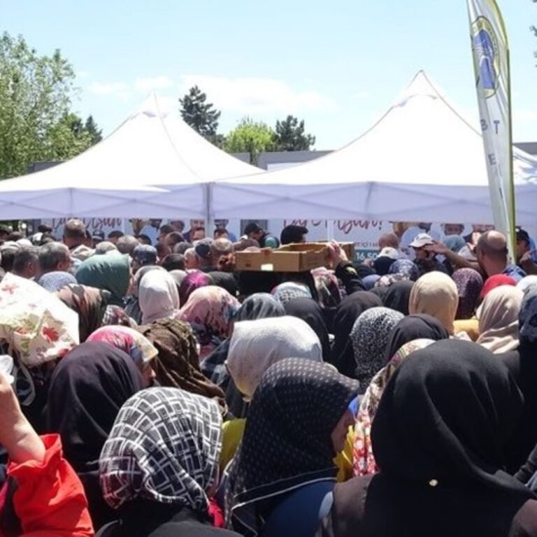 Tavşanlı'da "fide" izdihamı