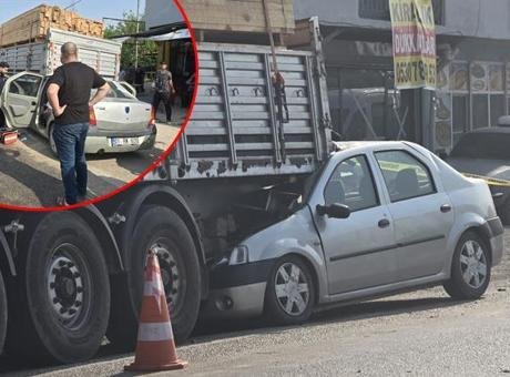 Adana'da feci kaza! Otomobil, kamyona arkadan çarptı: 1 ölü, 1 yaralı