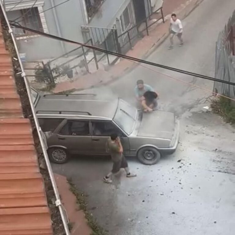 Aracına 'neden yandın' diye saldırdı