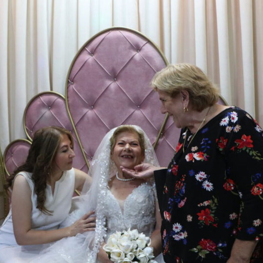 Damatsız düğün yapmıştı..