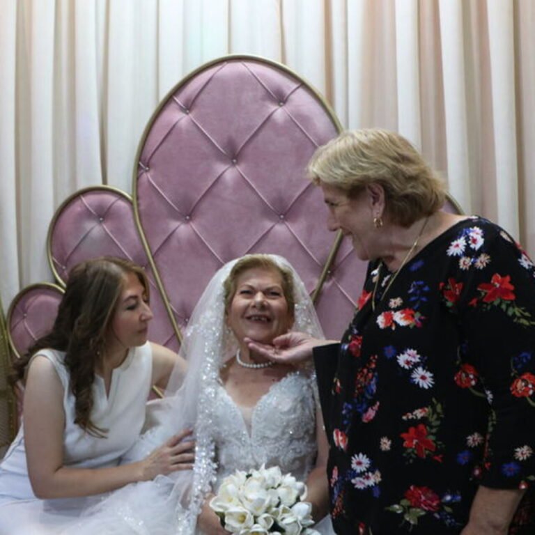 Damatsız düğün yapmıştı..