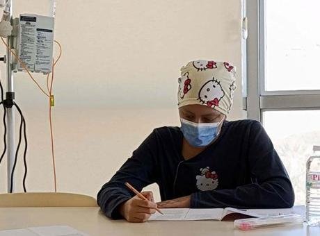 İkizi de aynı hastalığa yakalanmıştı! Hatice hastane odasında LGS’ye girdi