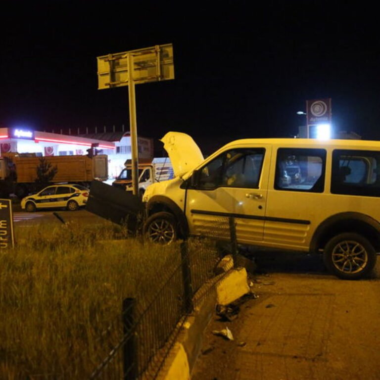 Kars'ta zincirleme kaza: 4 yaralı
