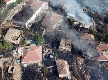 Malatya'da zamana karşı yarış! Otluk alanda çıkan yangın evlere sıçradı