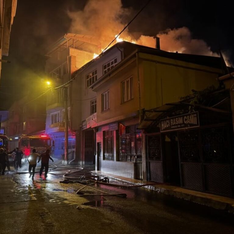 Oto tamirhanesinde yangın