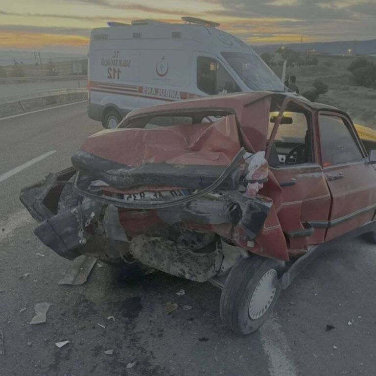 Otomobil ile kamyonet çarpıştı: 1 ölü, 2 yaralı