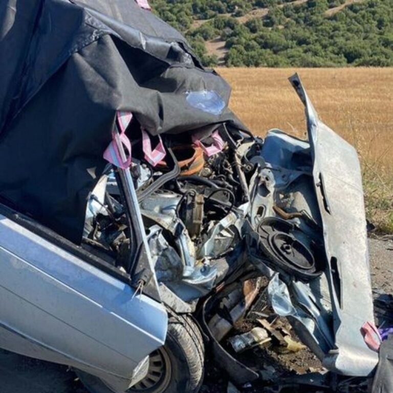 Otomobil kalmadı! Anne ile oğluna mezar oldu!