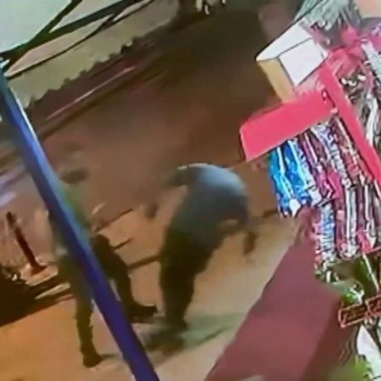 Trafikte yumruklu kavga! Önce vurdu sonra kalp masajı yaptı