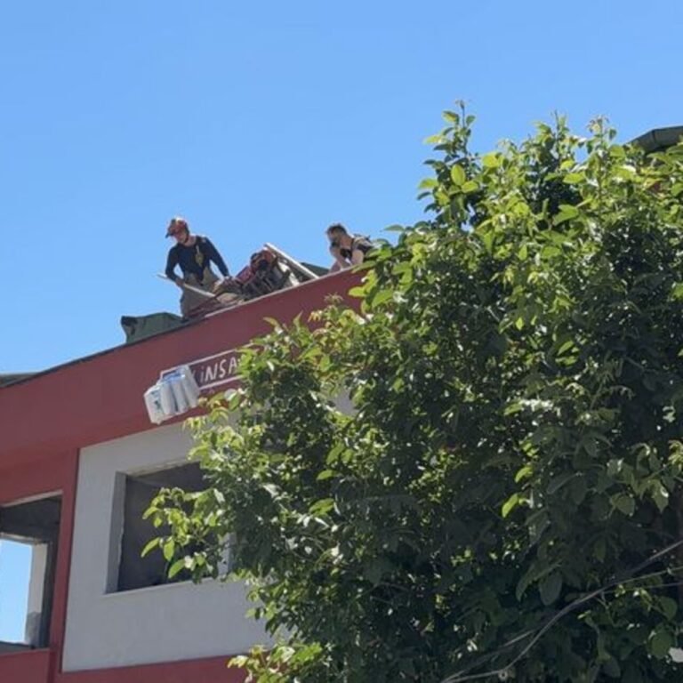 Yük çekerken akıma kapıldı!