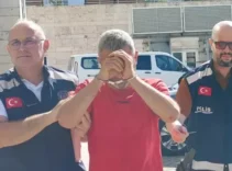 Samsun’da cinnet getiren bir kişi Eşini ve kızını hastanelik etti, polise bıçak çekti