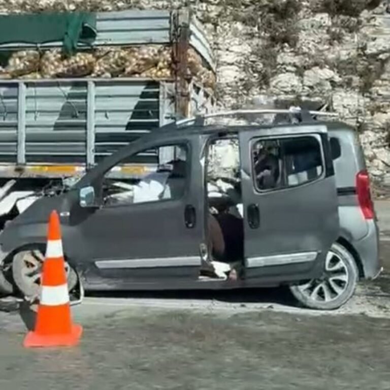 Adana'da katliam gibi kaza! 5 kişi öldü