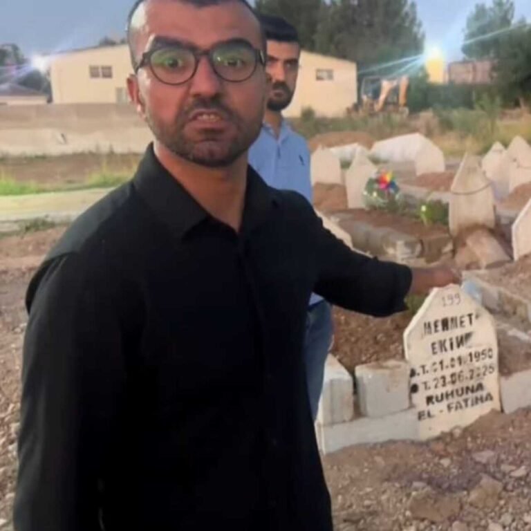 Aileden izin almadan defnedilen cenazeyi başka mezara taşıdılar!