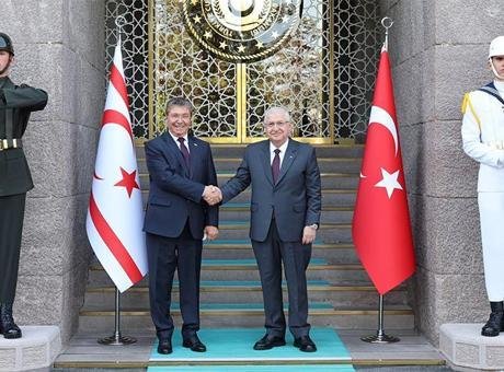 Bakanı Güler KKTC Başbakanı Üstel ile görüştü