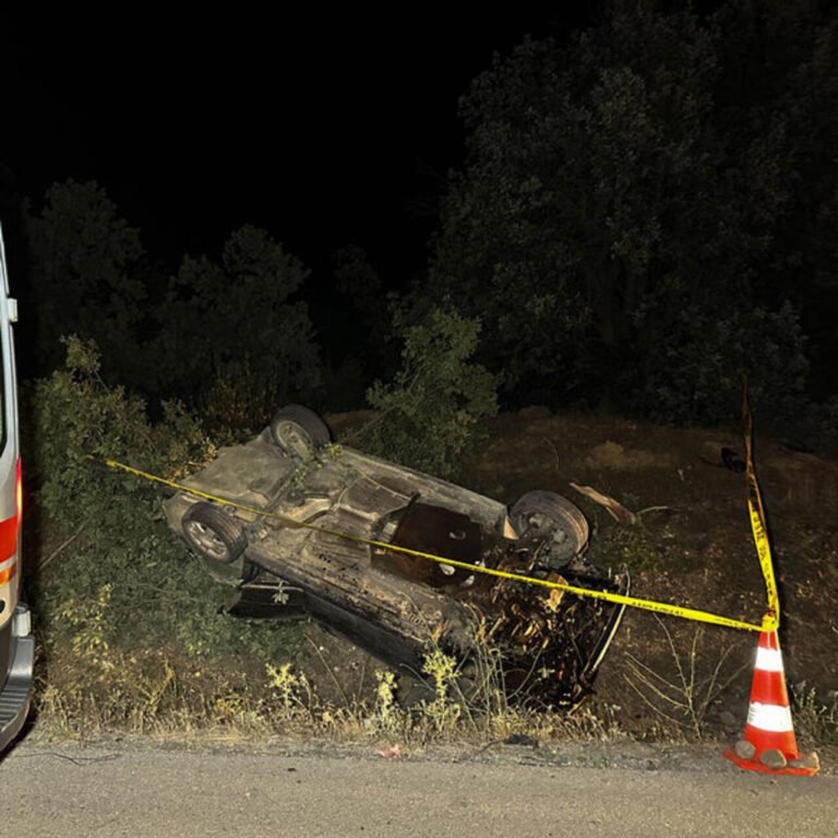 Otomobil şarampole devrildi: 1 ölü, 2 yaralı