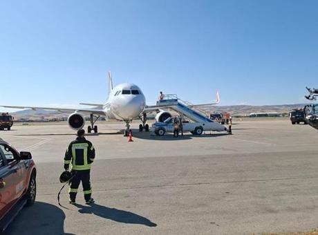 Sharjah-İstanbul seferini yapan uçak acil iniş yaptı