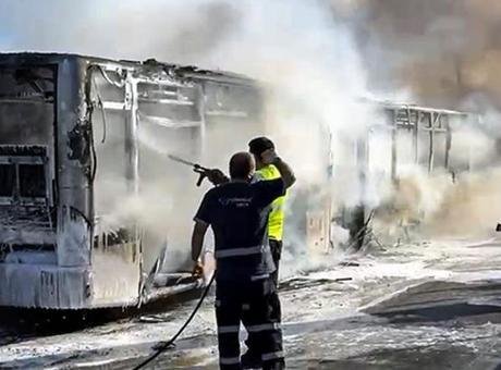 SON DAKİKA HABERİ: İstanbul'da metrobüs yangını!