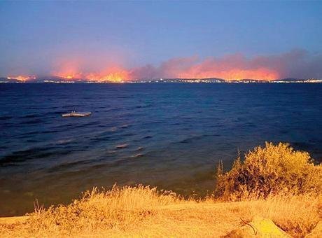 Yangın Çeşme’ye sıçradı