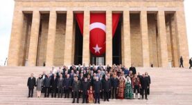 Vali Şahin, Ankara’nın başkent oluşunun 102. yılı dolayısıyla Anıtkabir’i ziyaret etti