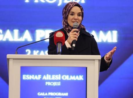 Bakan Göktaş, 'Esnaf Ailesi Olmak' projesinin galasına katıldı