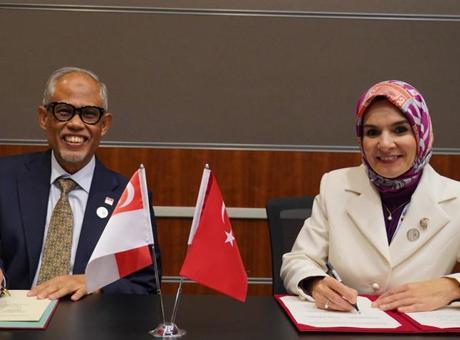 Bakan Göktaş, Türkiye'nin Doha Büyükelçiliğini ziyaret etti