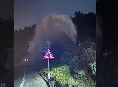 Bodrum'da isale hattı patladı, tonlarca su boşa aktı