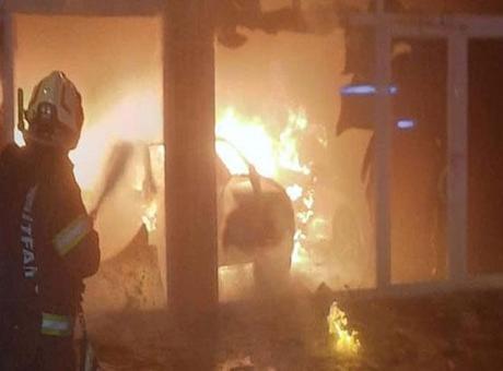 Denizli'de oto galeri kundakladı! 5 araç küle döndü