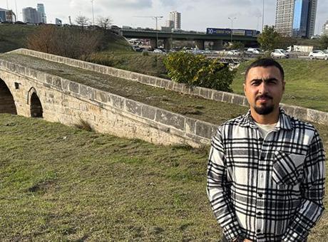 E-5'in yanında çukura terk edildi: Kimse tarihini bilmiyor