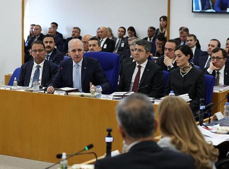 Erhan Usta'nın TBMM Başkanı Kurtulmuş'a yönelik sözlerine peş peşe tepki