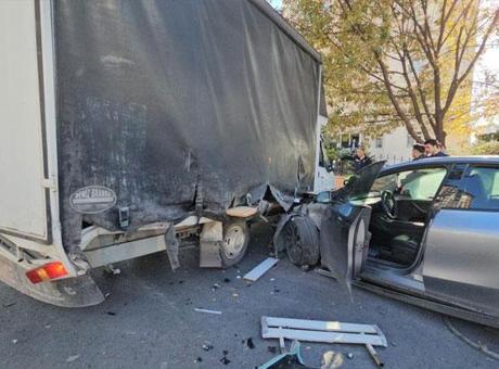 Tesla ile hız denerken aracı perte çıkardı