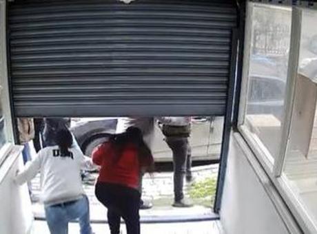 Avcılar’da iş yerinde taciz iddiası ortalığı karıştırdı! Esnaf şüpheliyi darbetti