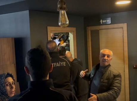 Restoranda temizlik faciası! Havalandırma boşluğuna düştü, halatla kurtarıldı